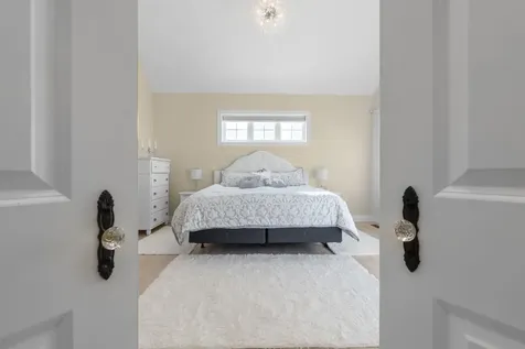 2 Nettie Way Londonderry NH 03053