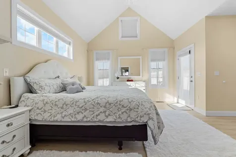 2 Nettie Way Londonderry NH 03053