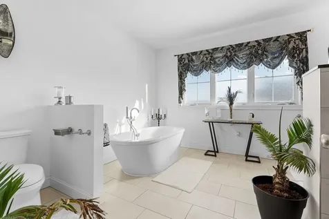 2 Nettie Way Londonderry NH 03053