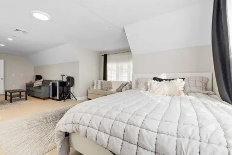 2 Nettie Way Londonderry NH 03053