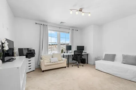 2 Nettie Way Londonderry NH 03053