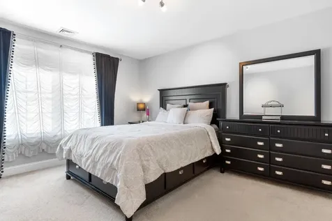 2 Nettie Way Londonderry NH 03053