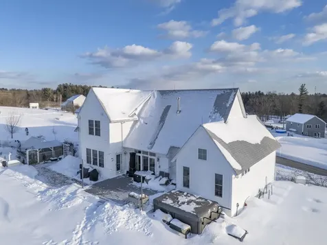 2 Nettie Way Londonderry NH 03053