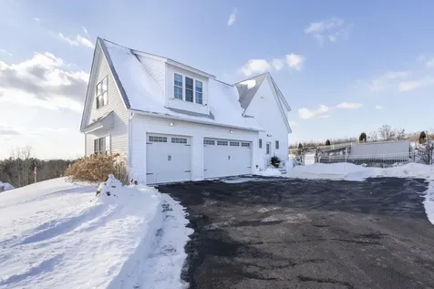 2 Nettie Way Londonderry NH 03053