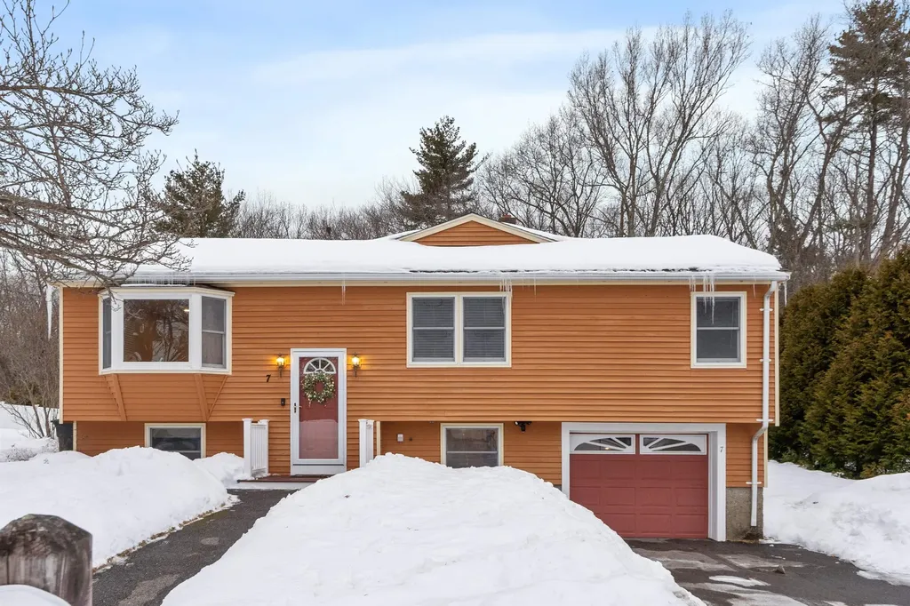 7 Brentwood Avenue Salem NH 03079