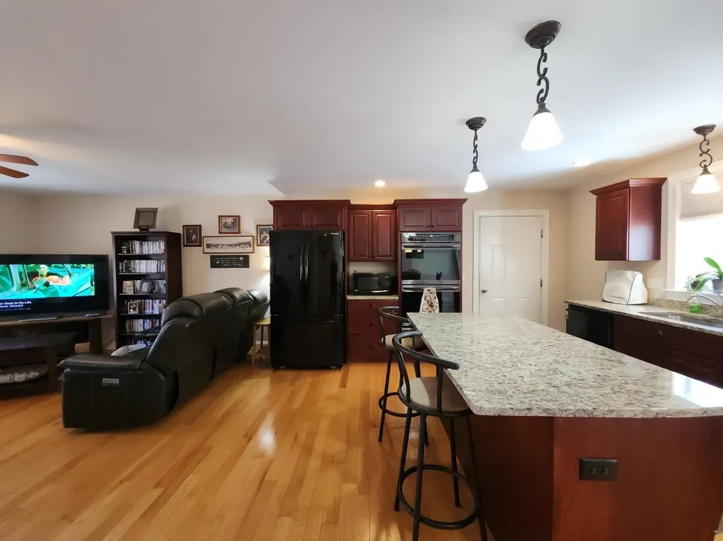 21 Sedlari Way Alton NH 03810