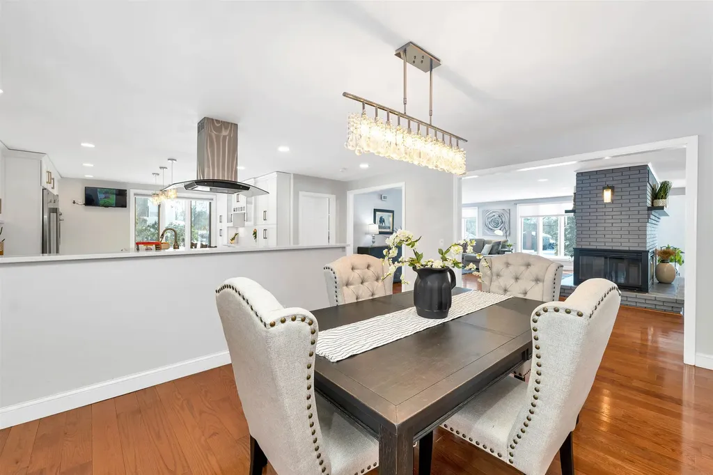 18 Robin Drive Hudson NH 03051