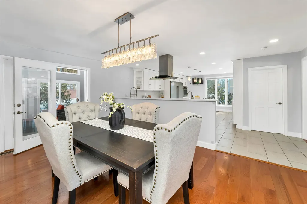 18 Robin Drive Hudson NH 03051