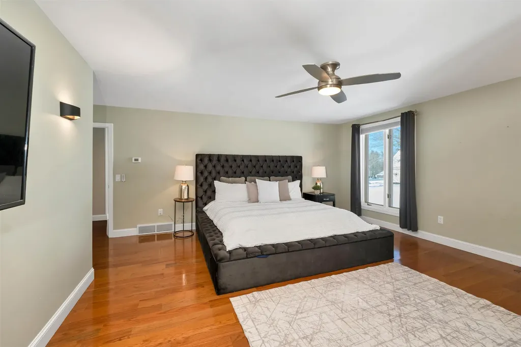 18 Robin Drive Hudson NH 03051