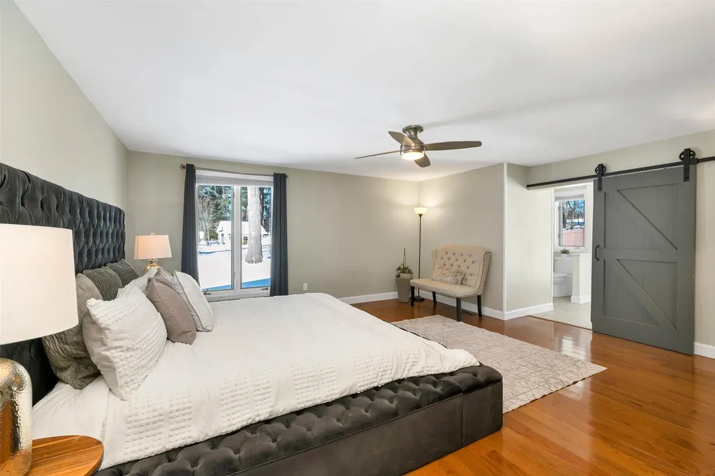 18 Robin Drive Hudson NH 03051