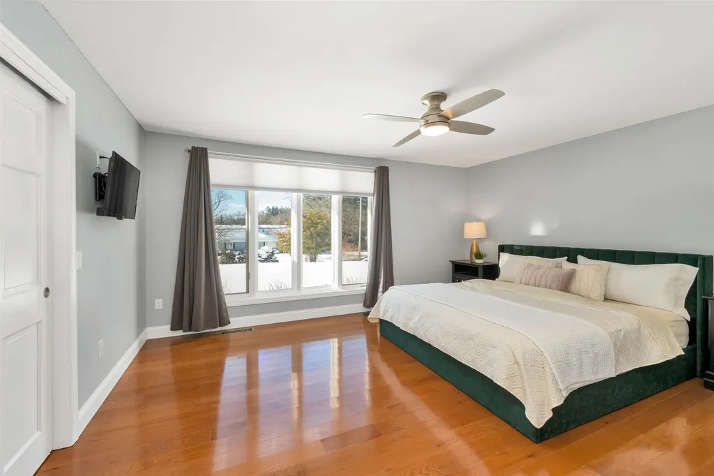 18 Robin Drive Hudson NH 03051