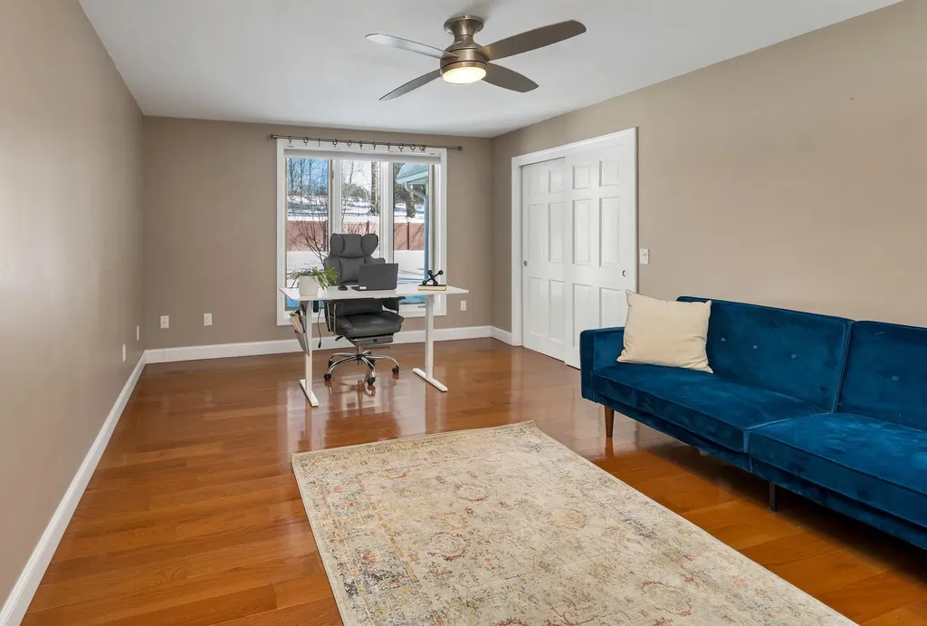 18 Robin Drive Hudson NH 03051