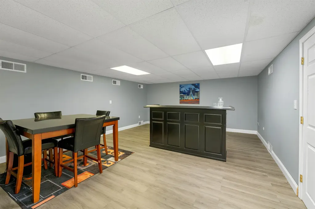 18 Robin Drive Hudson NH 03051