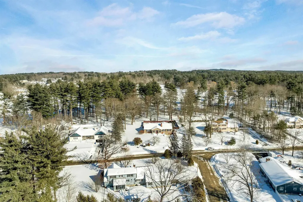 18 Robin Drive Hudson NH 03051