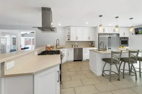 18 Robin Drive Hudson NH 03051