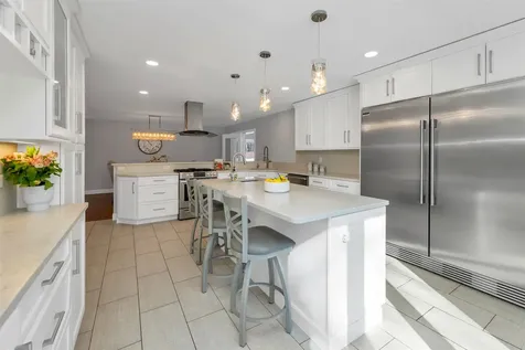 18 Robin Drive Hudson NH 03051