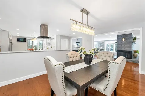 18 Robin Drive Hudson NH 03051