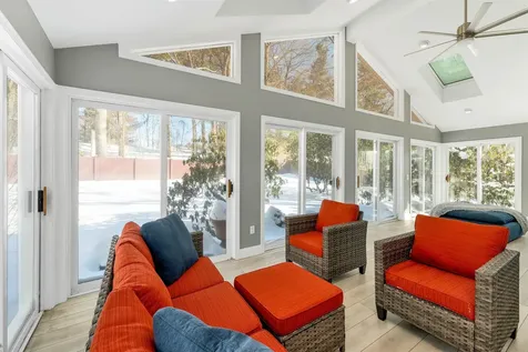 18 Robin Drive Hudson NH 03051