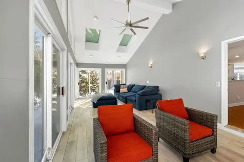 18 Robin Drive Hudson NH 03051