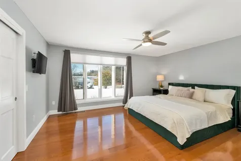 18 Robin Drive Hudson NH 03051