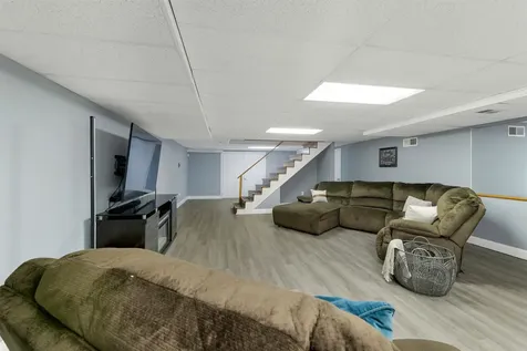 18 Robin Drive Hudson NH 03051