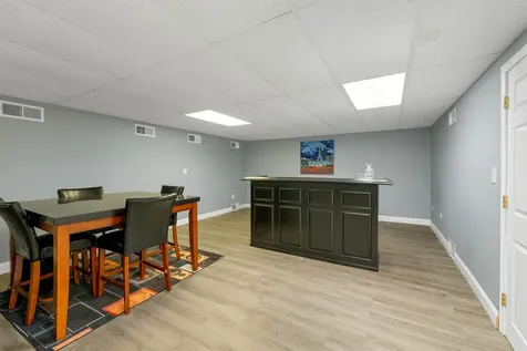 18 Robin Drive Hudson NH 03051