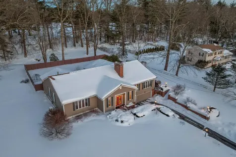 18 Robin Drive Hudson NH 03051