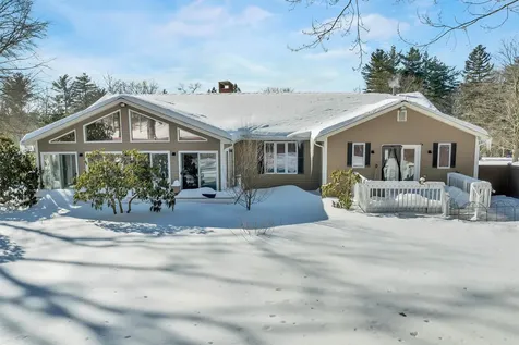 18 Robin Drive Hudson NH 03051