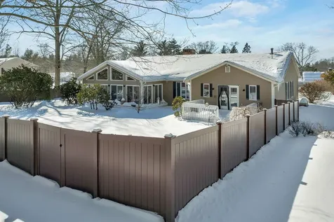 18 Robin Drive Hudson NH 03051