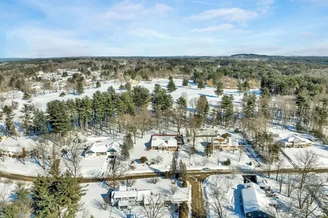 18 Robin Drive Hudson NH 03051