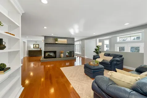 18 Robin Drive Hudson NH 03051