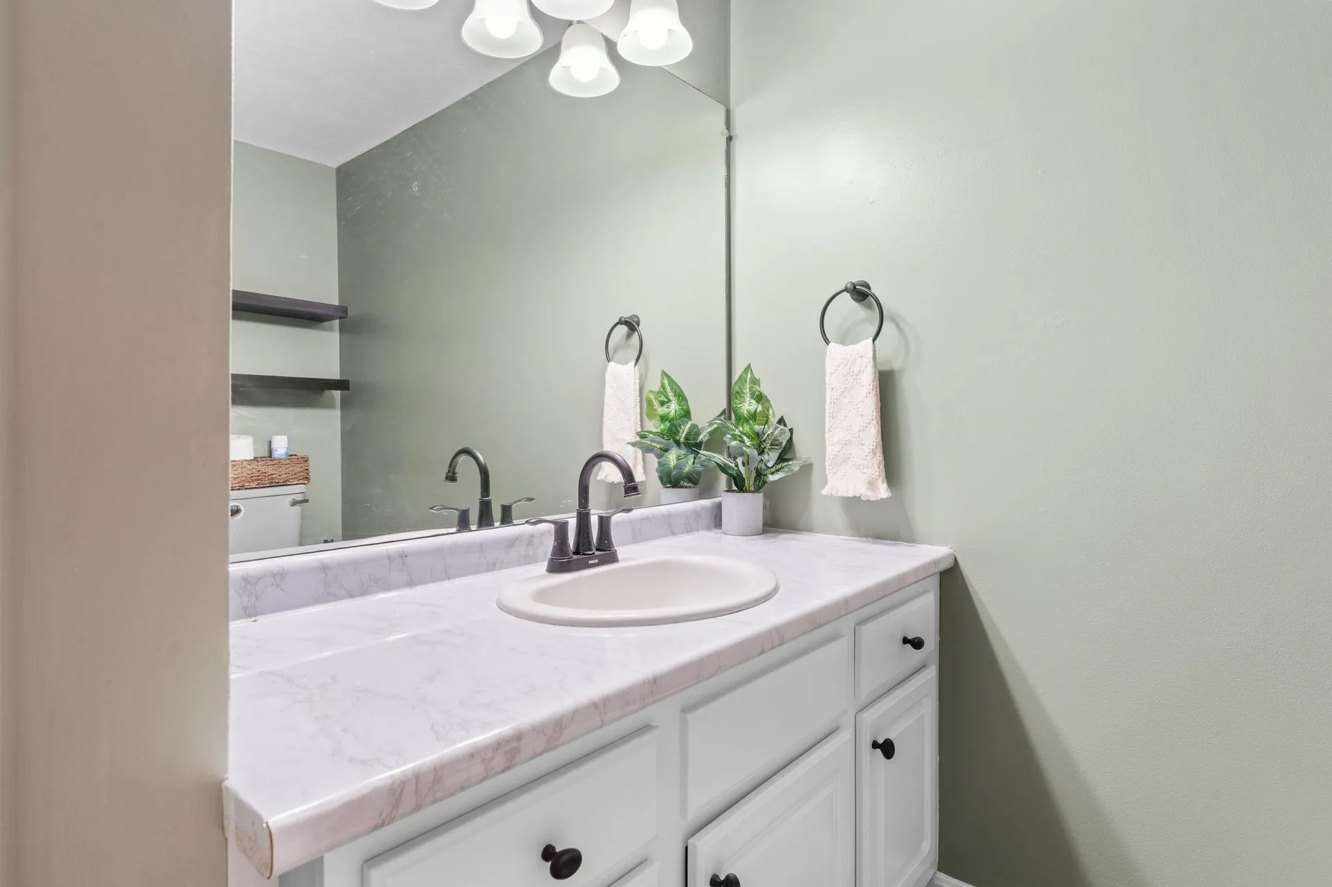 8 Snowdrop Lane Litchfield NH 03052