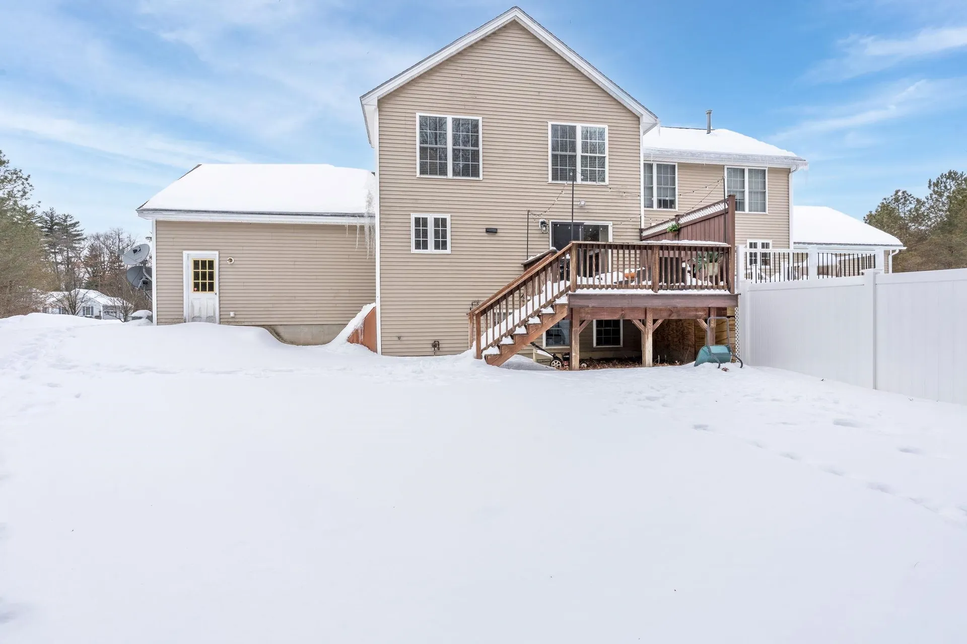 8 Snowdrop Lane Litchfield NH 03052