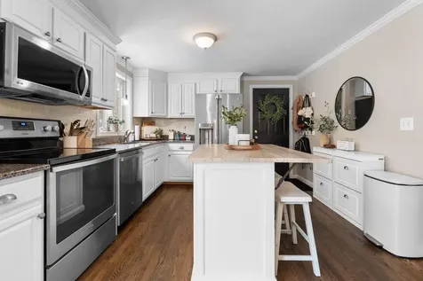 8 Snowdrop Lane Litchfield NH 03052