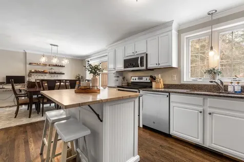 8 Snowdrop Lane Litchfield NH 03052