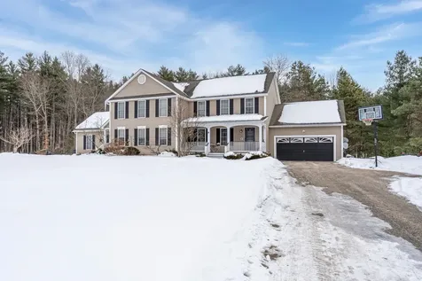 8 Snowdrop Lane Litchfield NH 03052