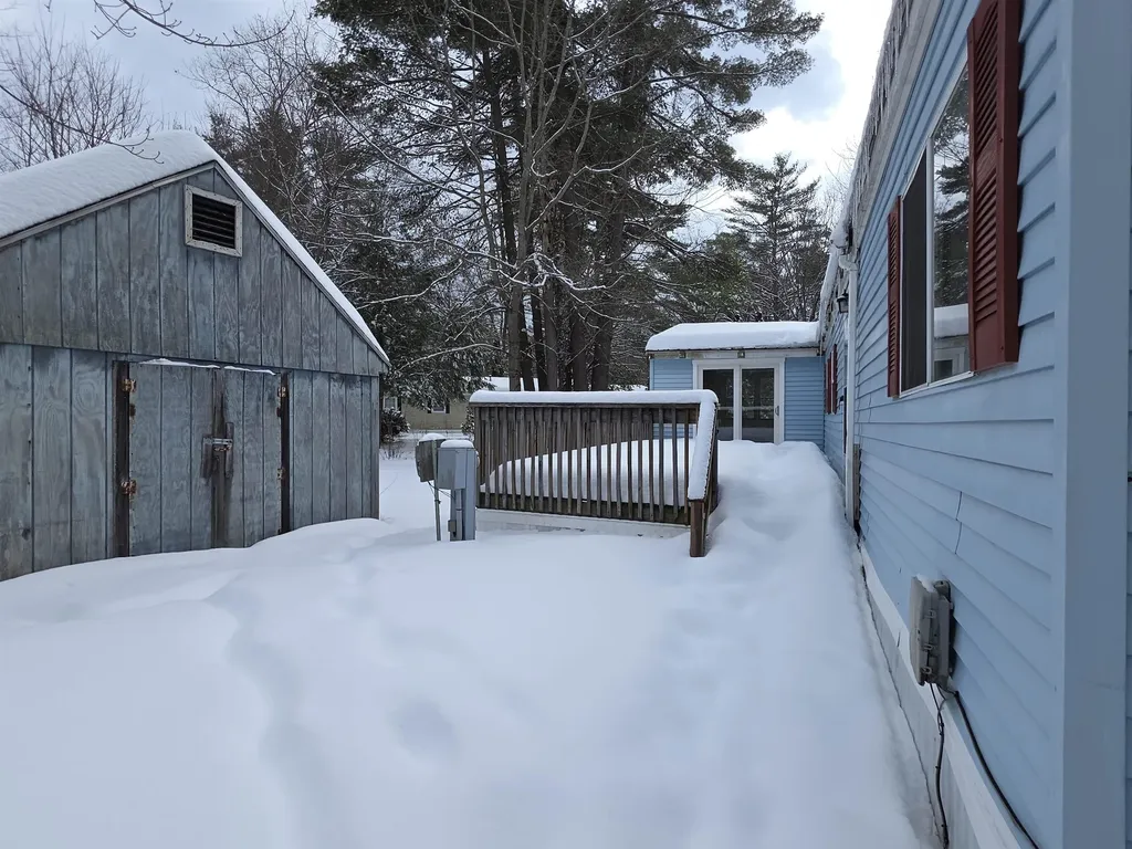 9 Wyman Road Deering NH 03244