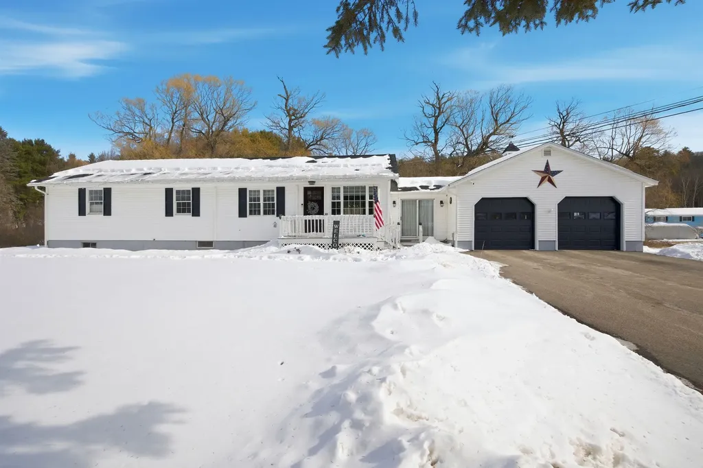 19 Coach Road Gilford NH 03249