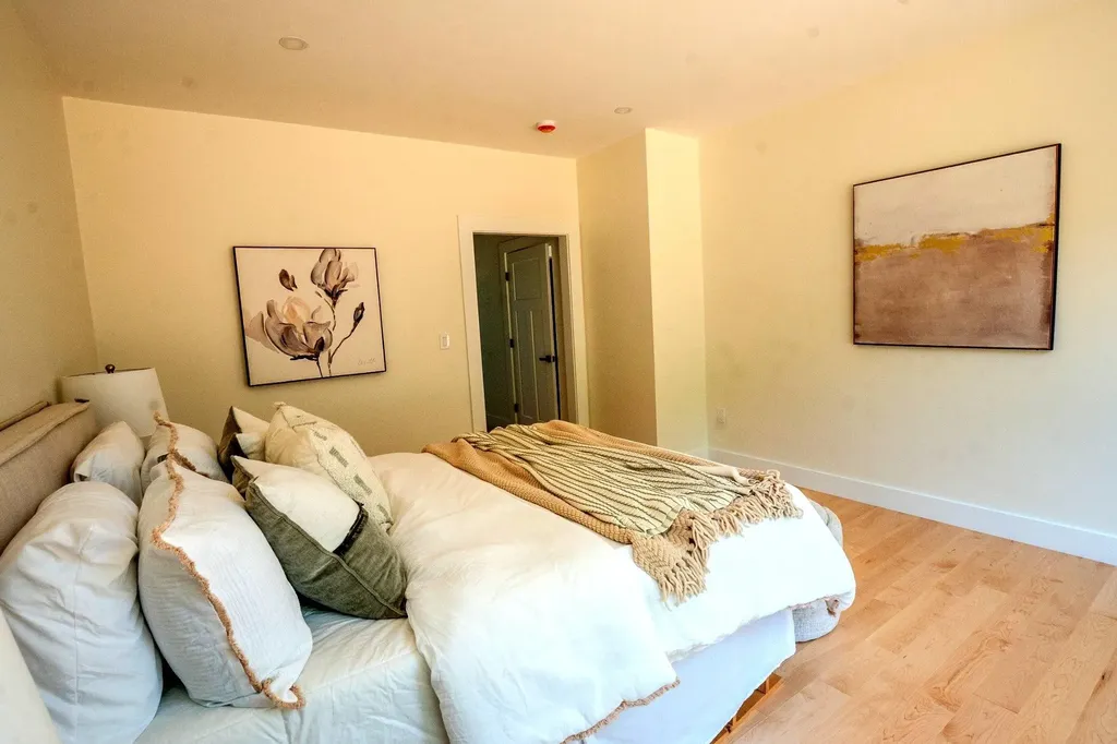 55 Indian Rock Road Bedford NH 03110-4219