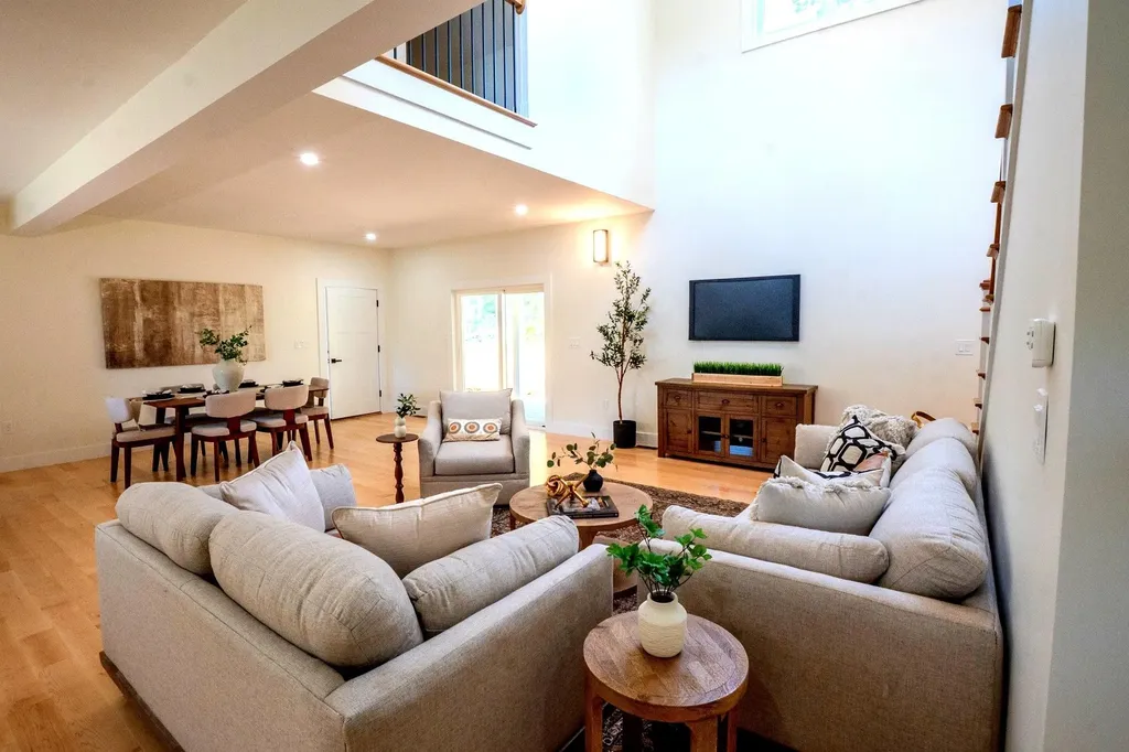 55 Indian Rock Road Bedford NH 03110-4219