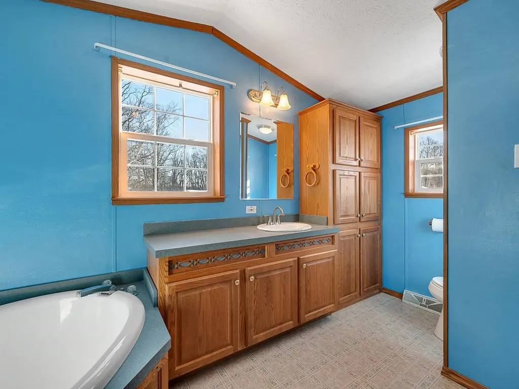 40 High Manor Park Waltham VT 05491