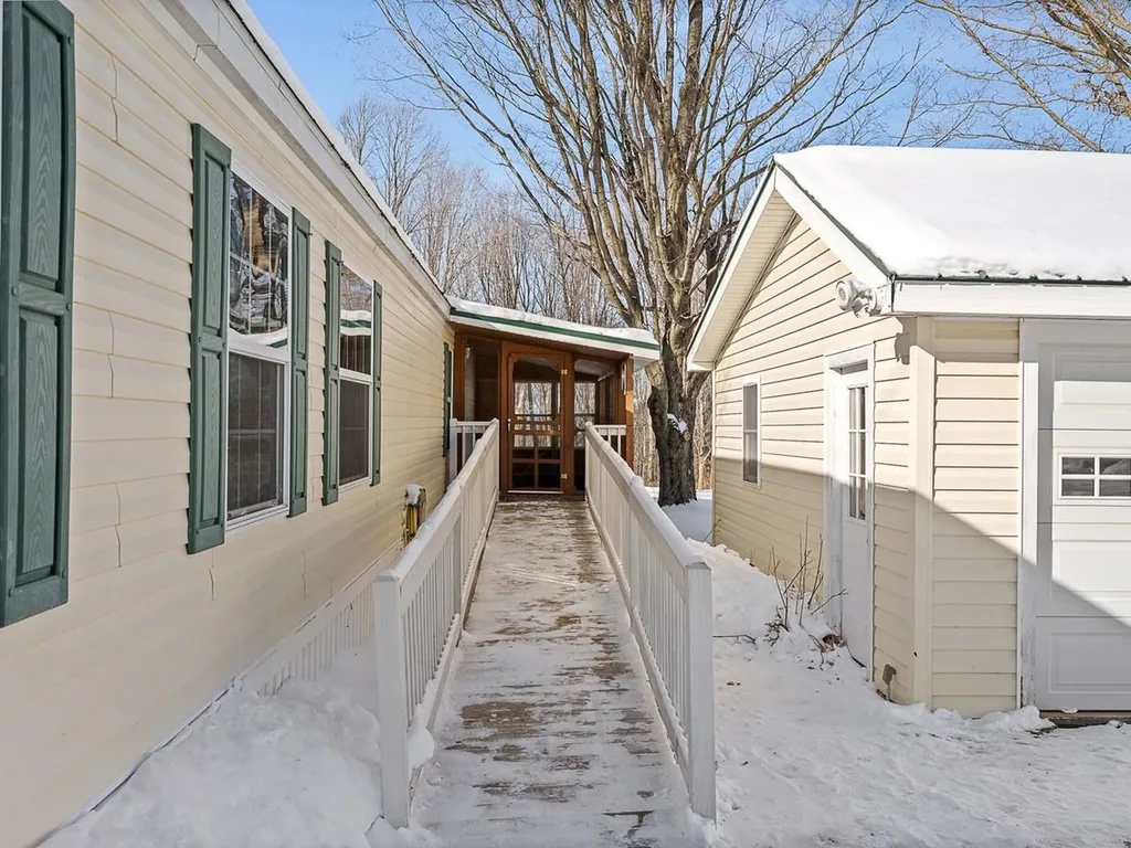 40 High Manor Park Waltham VT 05491