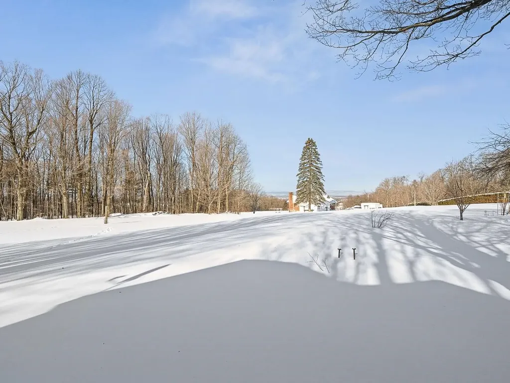 40 High Manor Park Waltham VT 05491