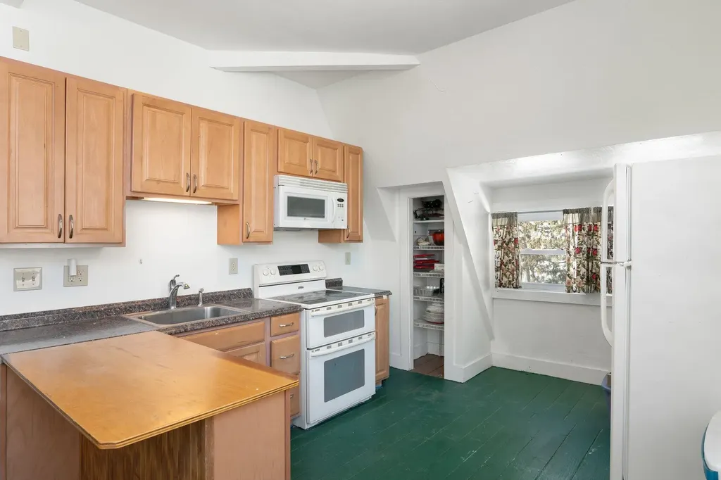 72 Landmark Hill Drive Brattleboro VT 05301