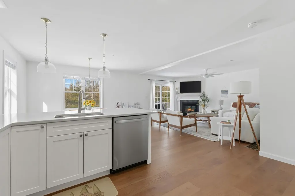 25 Forestedge Way Manchester NH 03102