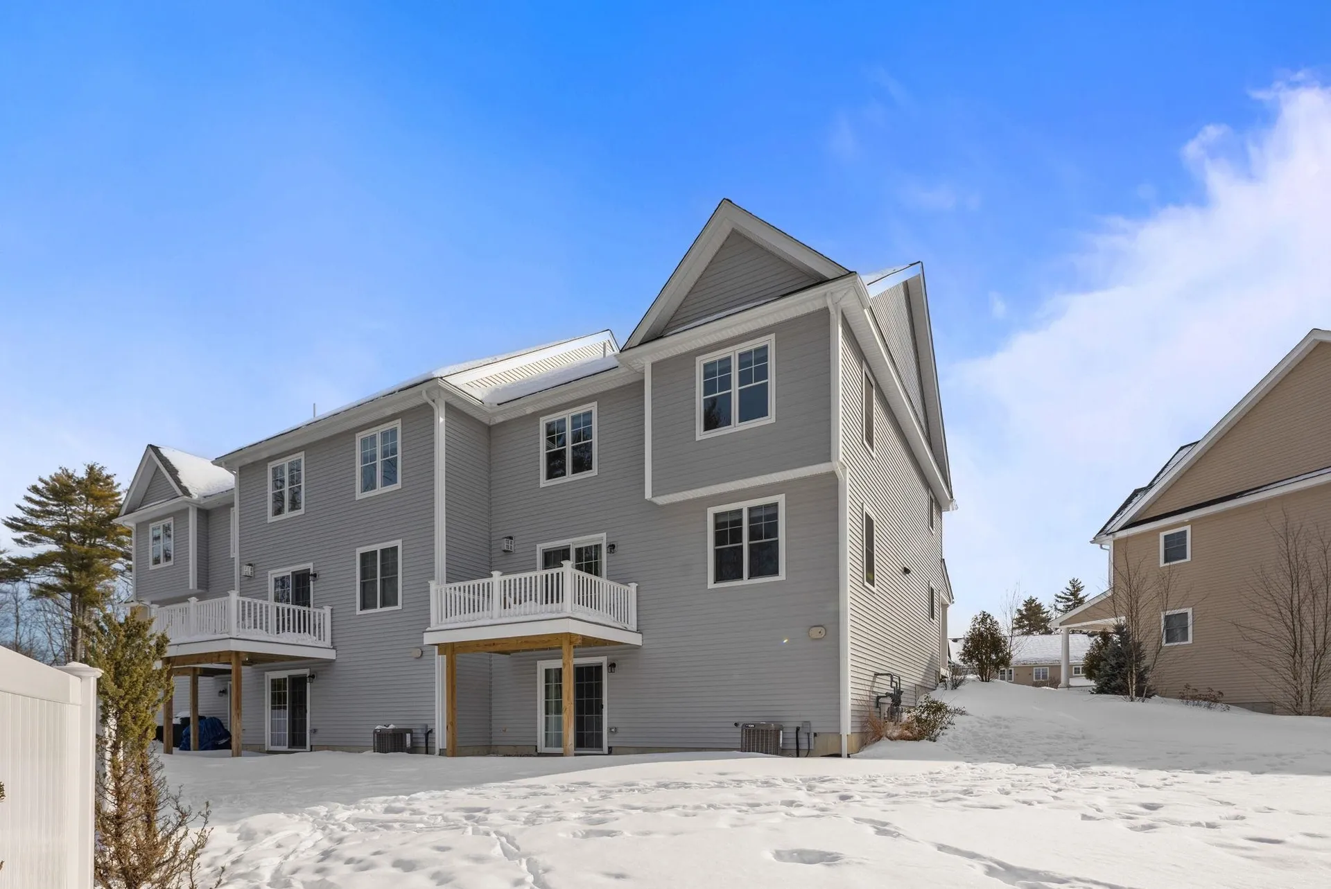 25 Forestedge Way Manchester NH 03102