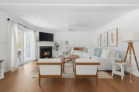 25 Forestedge Way Manchester NH 03102