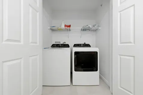 25 Forestedge Way Manchester NH 03102