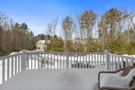 25 Forestedge Way Manchester NH 03102