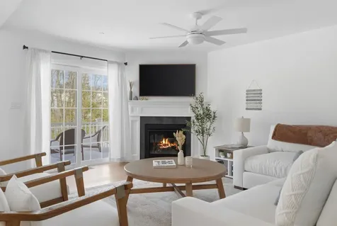 25 Forestedge Way Manchester NH 03102